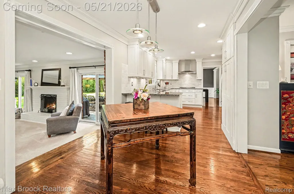 23049 Nottingham Drive Beverly Hills Village MI 48025