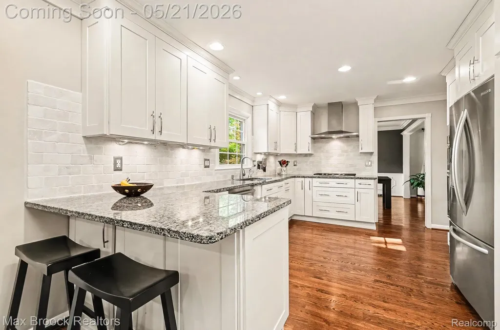23049 Nottingham Drive Beverly Hills Village MI 48025