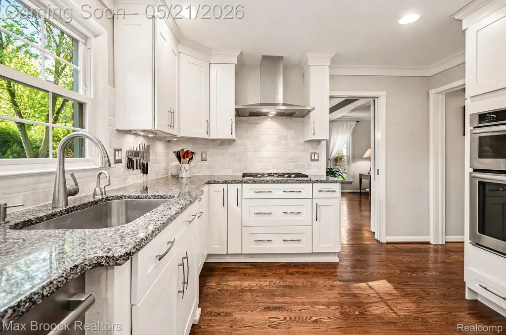 23049 Nottingham Drive Beverly Hills Village MI 48025