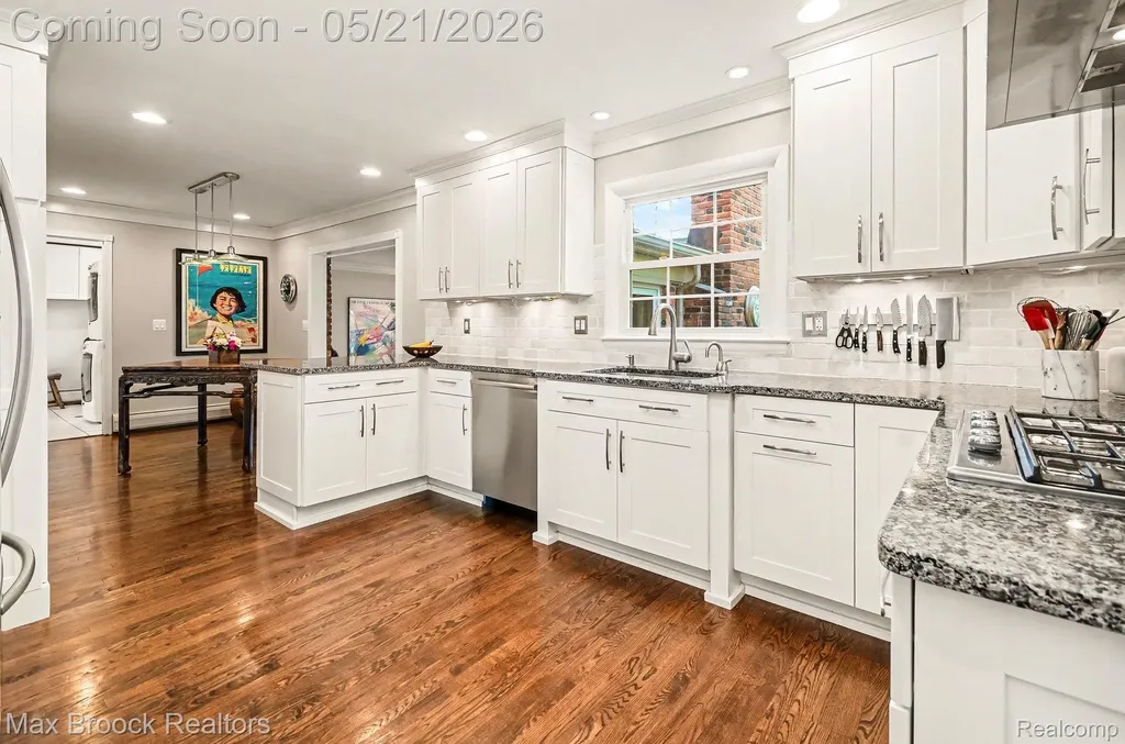 23049 Nottingham Drive Beverly Hills Village MI 48025