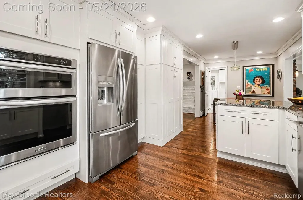23049 Nottingham Drive Beverly Hills Village MI 48025