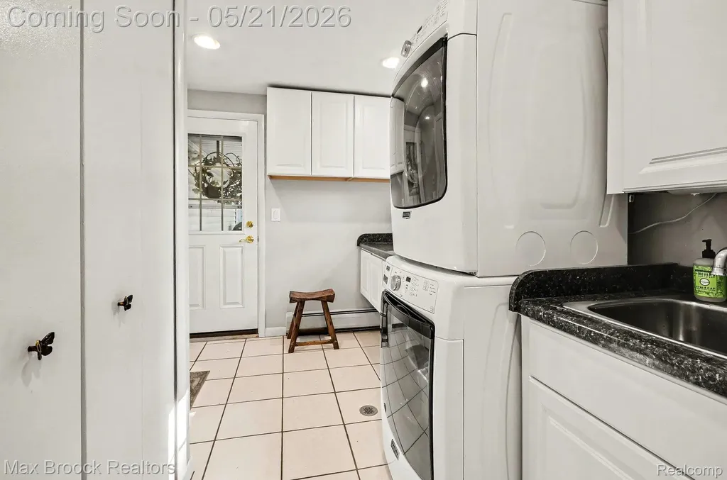 23049 Nottingham Drive Beverly Hills Village MI 48025