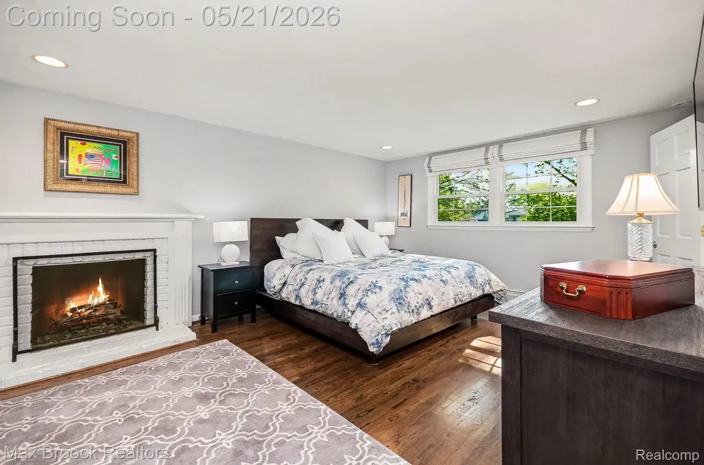 23049 Nottingham Drive Beverly Hills Village MI 48025