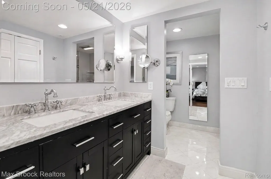 23049 Nottingham Drive Beverly Hills Village MI 48025