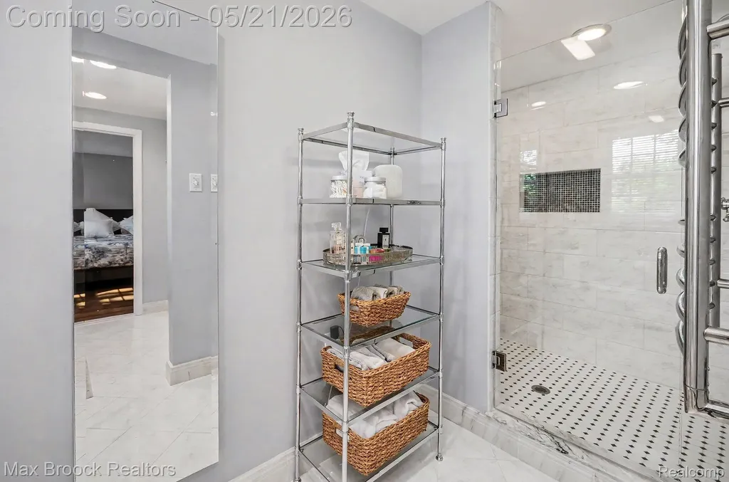 23049 Nottingham Drive Beverly Hills Village MI 48025