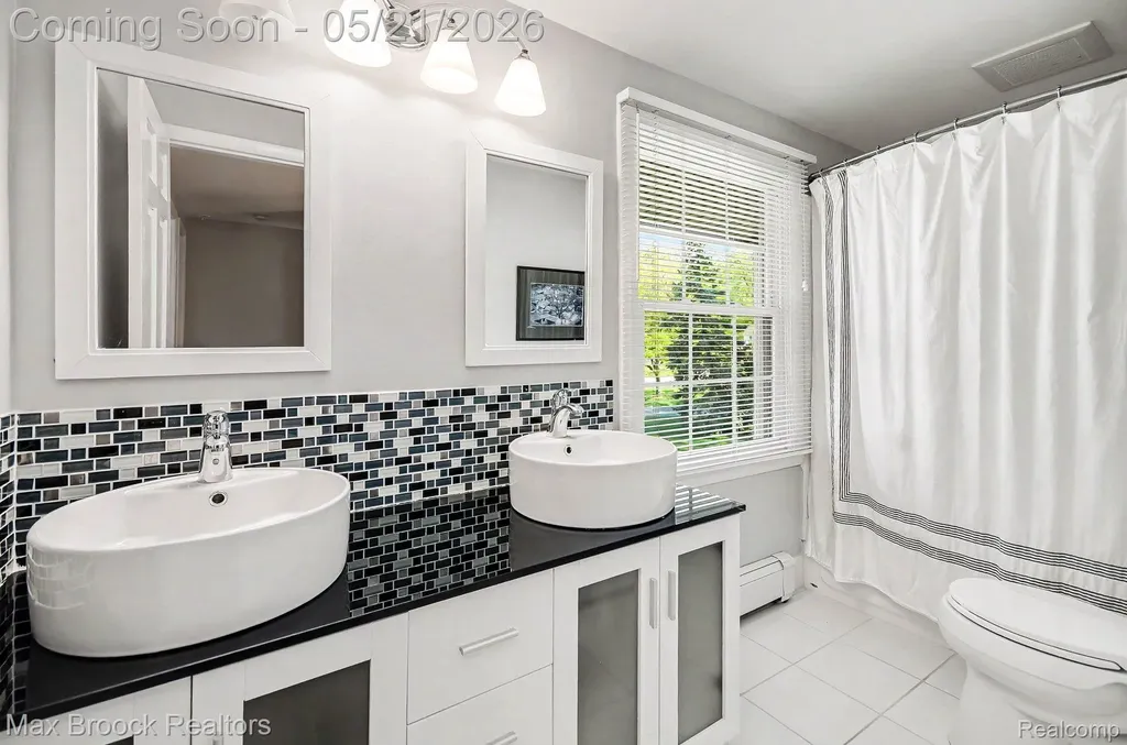 23049 Nottingham Drive Beverly Hills Village MI 48025