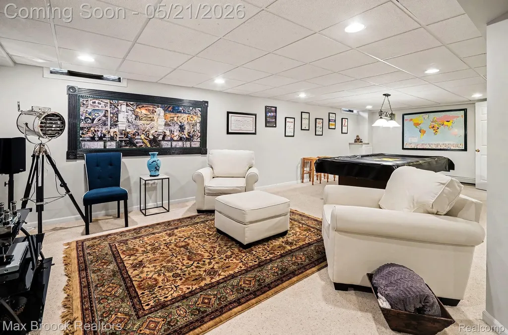 23049 Nottingham Drive Beverly Hills Village MI 48025