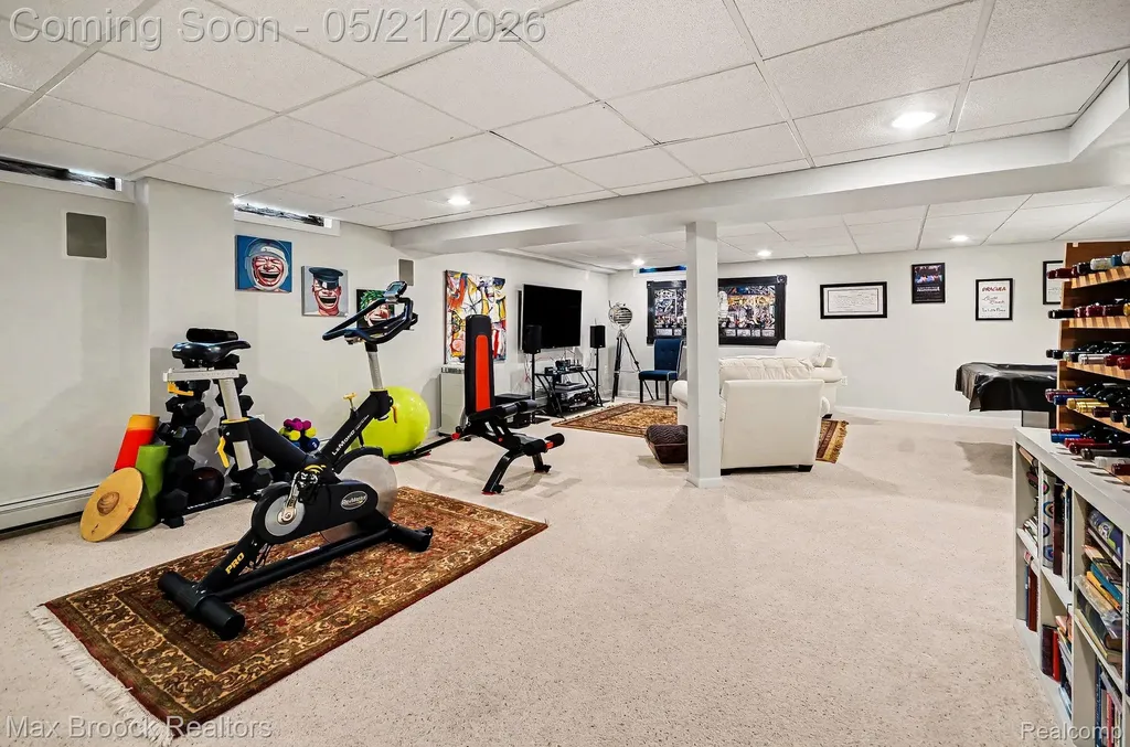 23049 Nottingham Drive Beverly Hills Village MI 48025