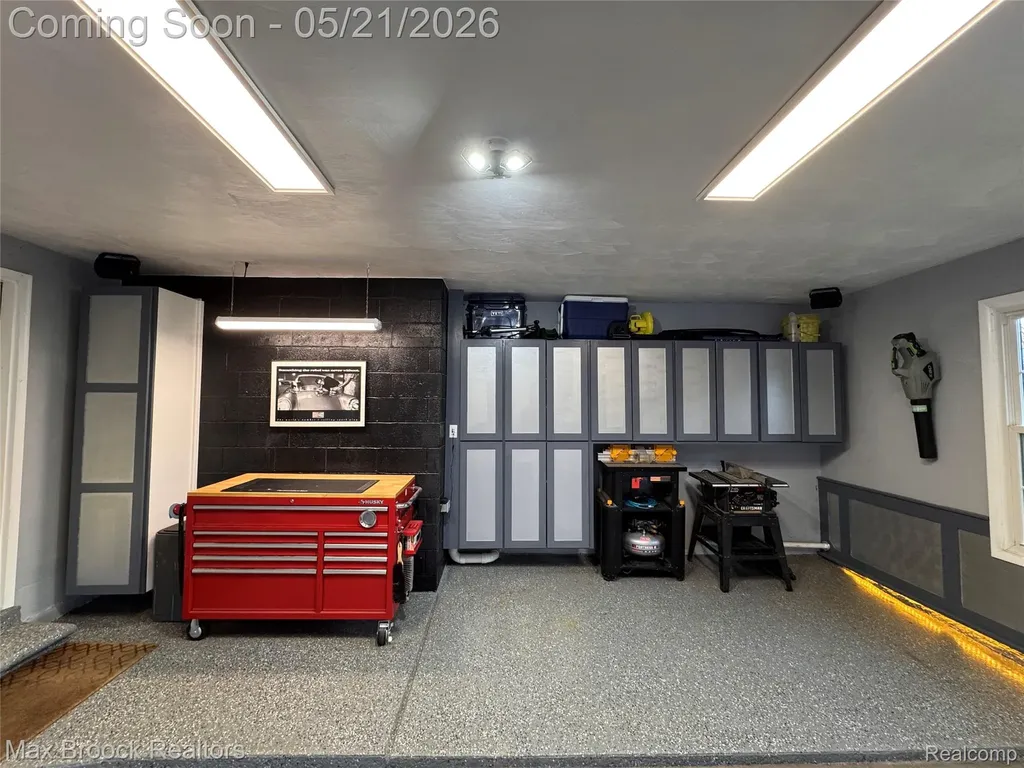 23049 Nottingham Drive Beverly Hills Village MI 48025