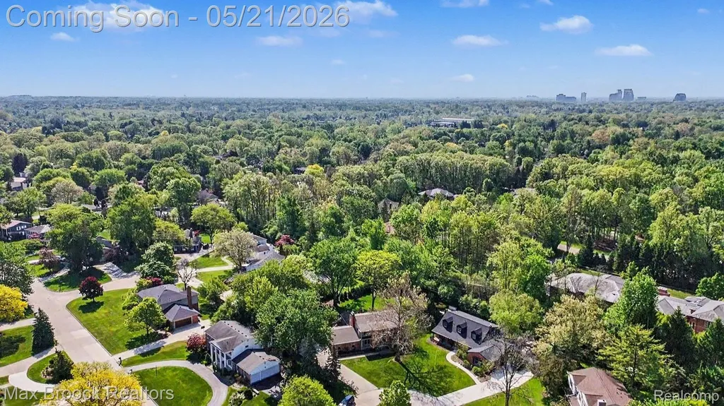 23049 Nottingham Drive Beverly Hills Village MI 48025
