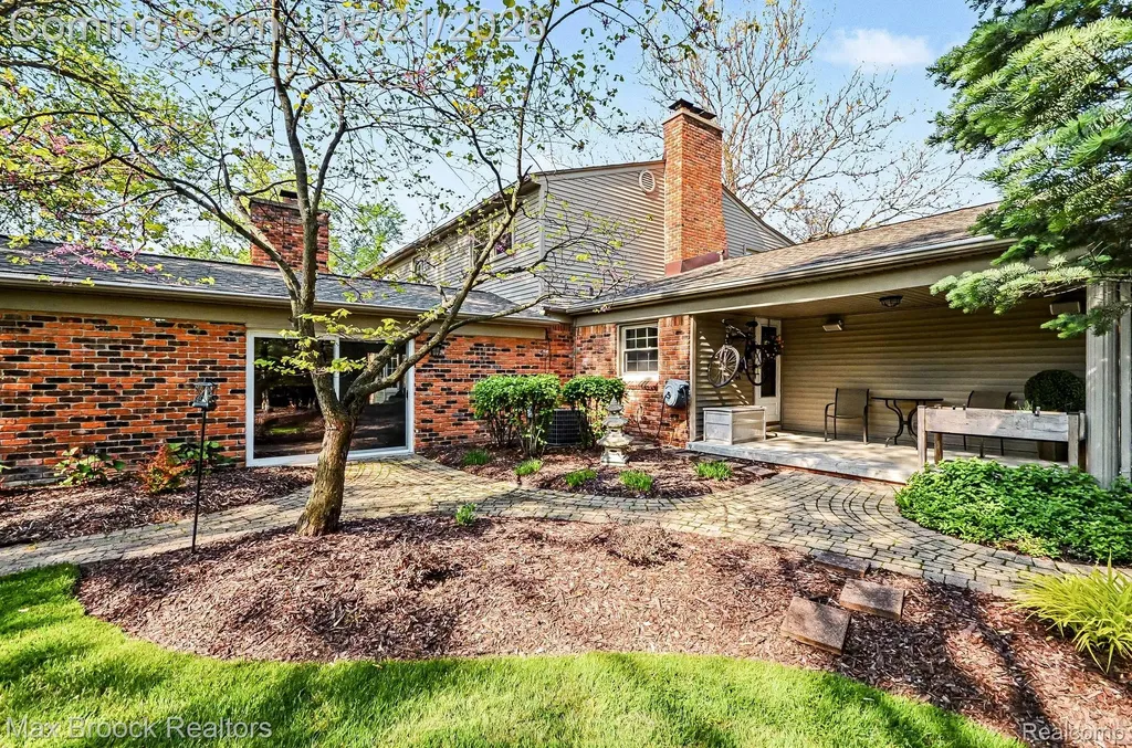 23049 Nottingham Drive Beverly Hills Village MI 48025