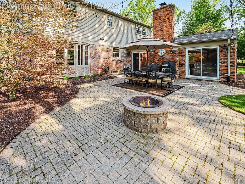 23049 Nottingham Drive Beverly Hills Village MI 48025