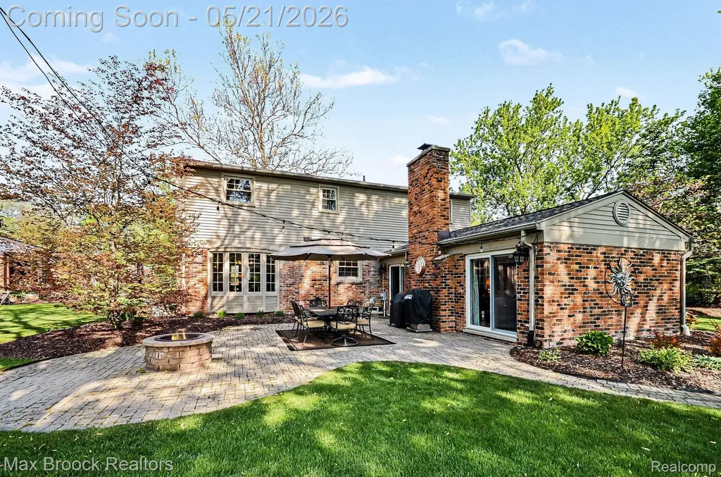 23049 Nottingham Drive Beverly Hills Village MI 48025