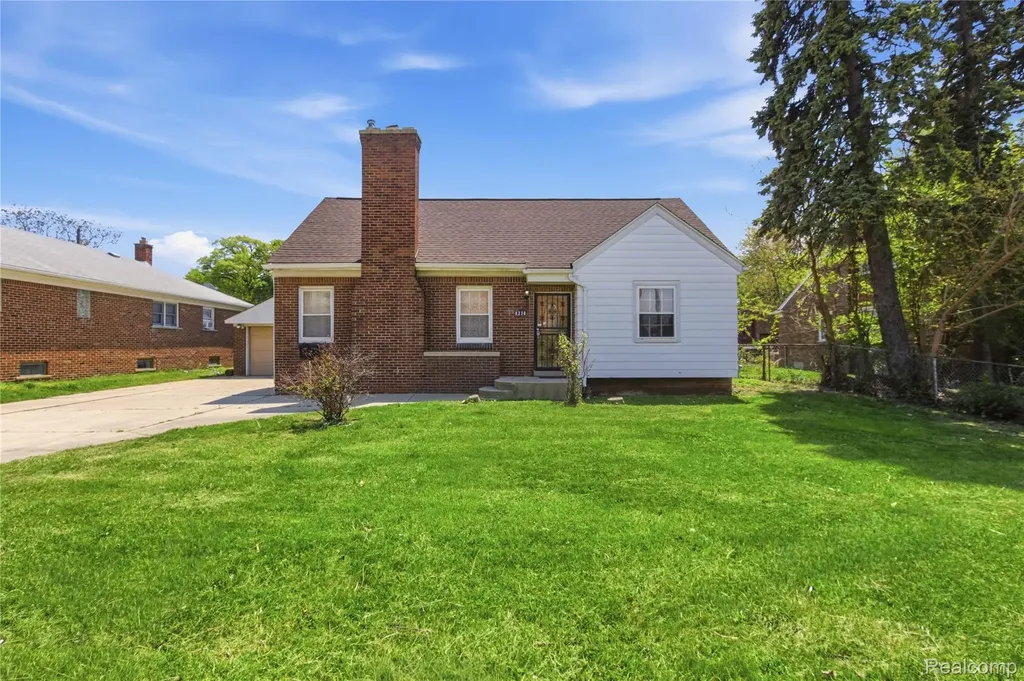 8238 Fisher Avenue Warren City MI 48089