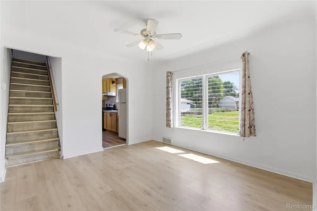 8238 Fisher Avenue Warren City MI 48089