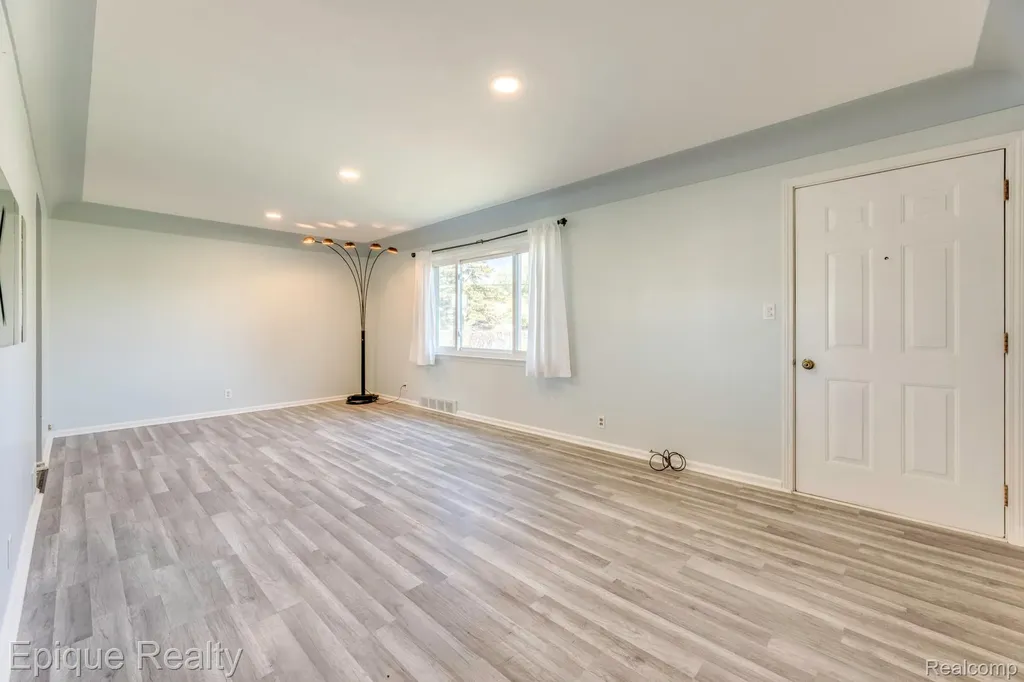 11110 Davison Road Davison Township MI 48423