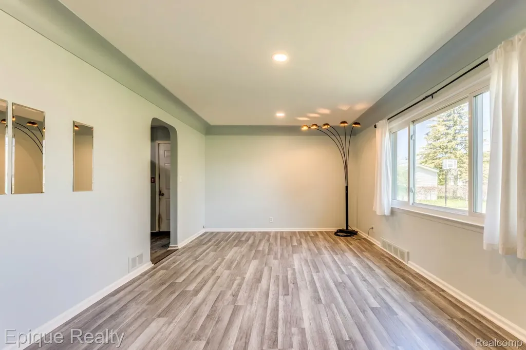 11110 Davison Road Davison Township MI 48423