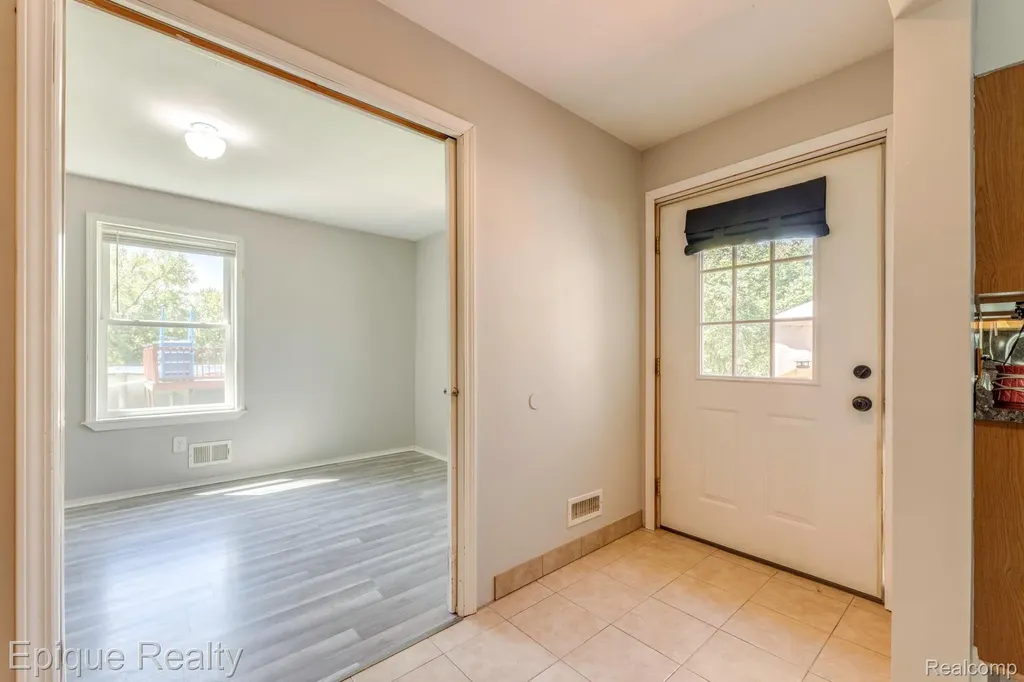 11110 Davison Road Davison Township MI 48423