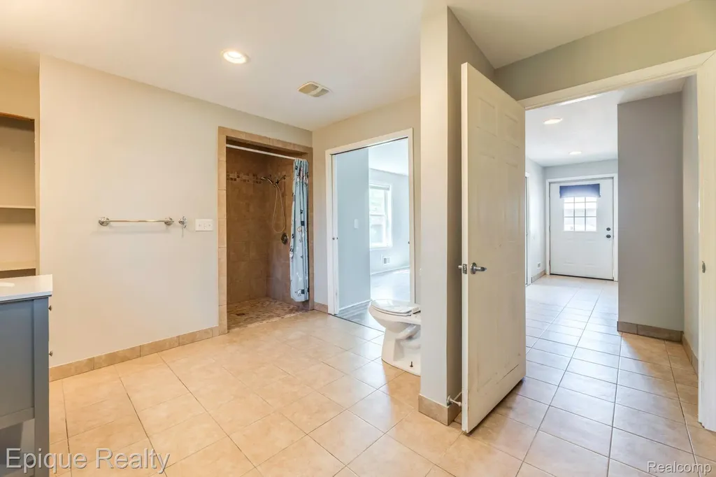 11110 Davison Road Davison Township MI 48423