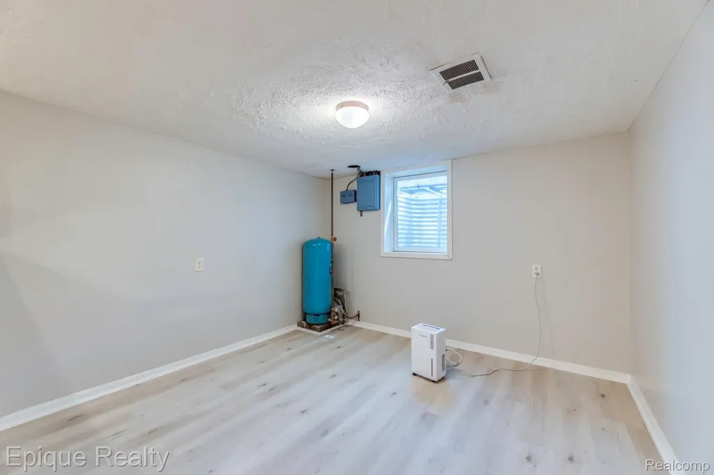 11110 Davison Road Davison Township MI 48423