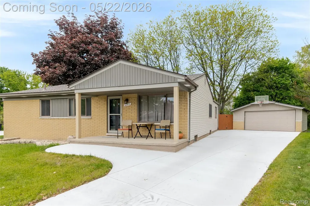 32373 Hampton Court Fraser City MI 48026