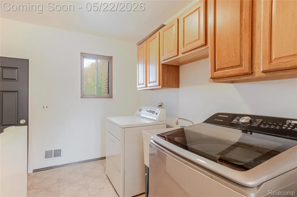 32373 Hampton Court Fraser City MI 48026
