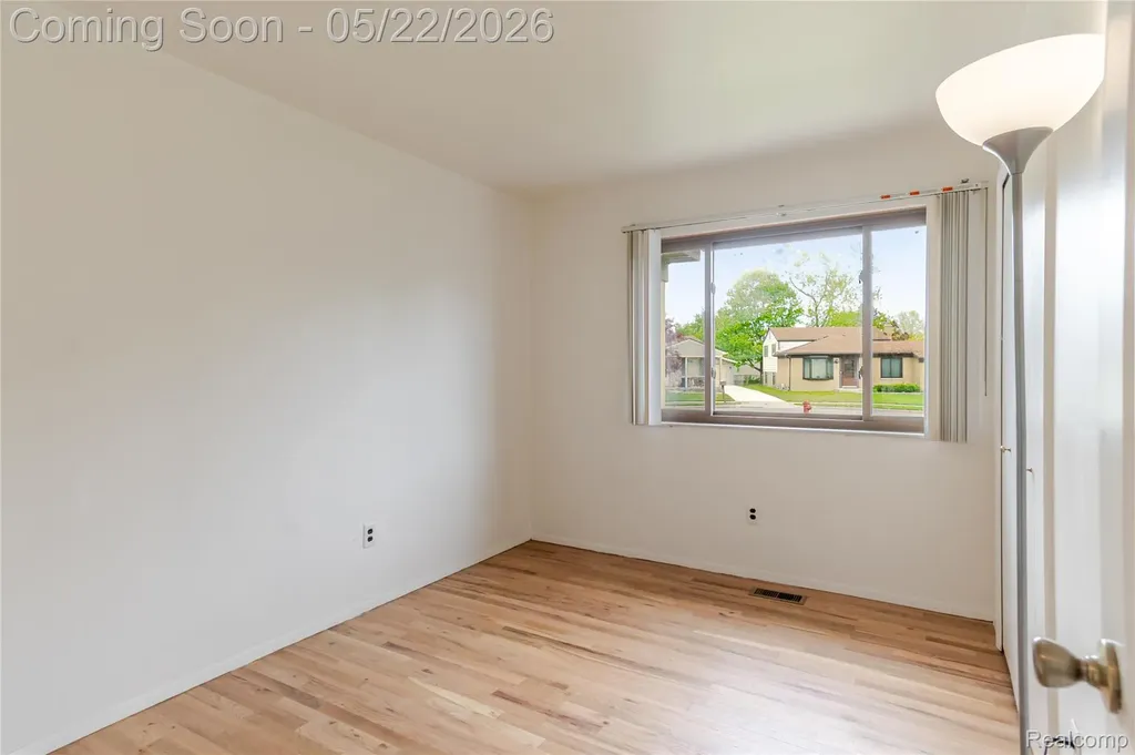 32373 Hampton Court Fraser City MI 48026