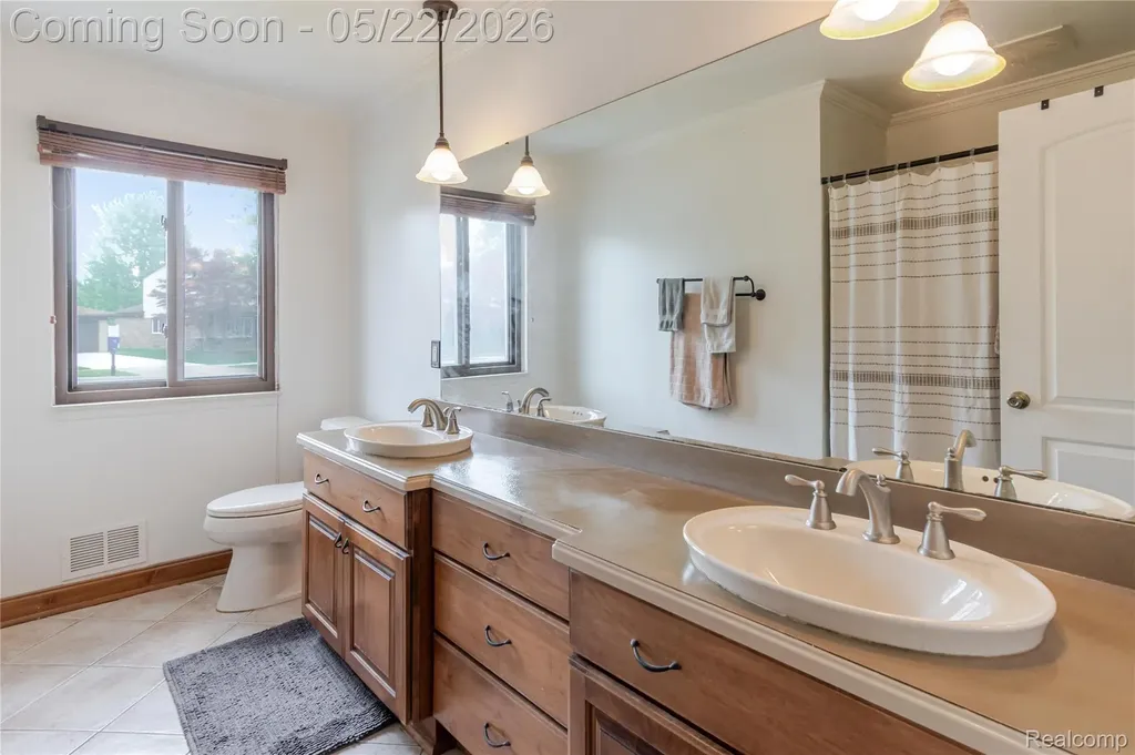 32373 Hampton Court Fraser City MI 48026