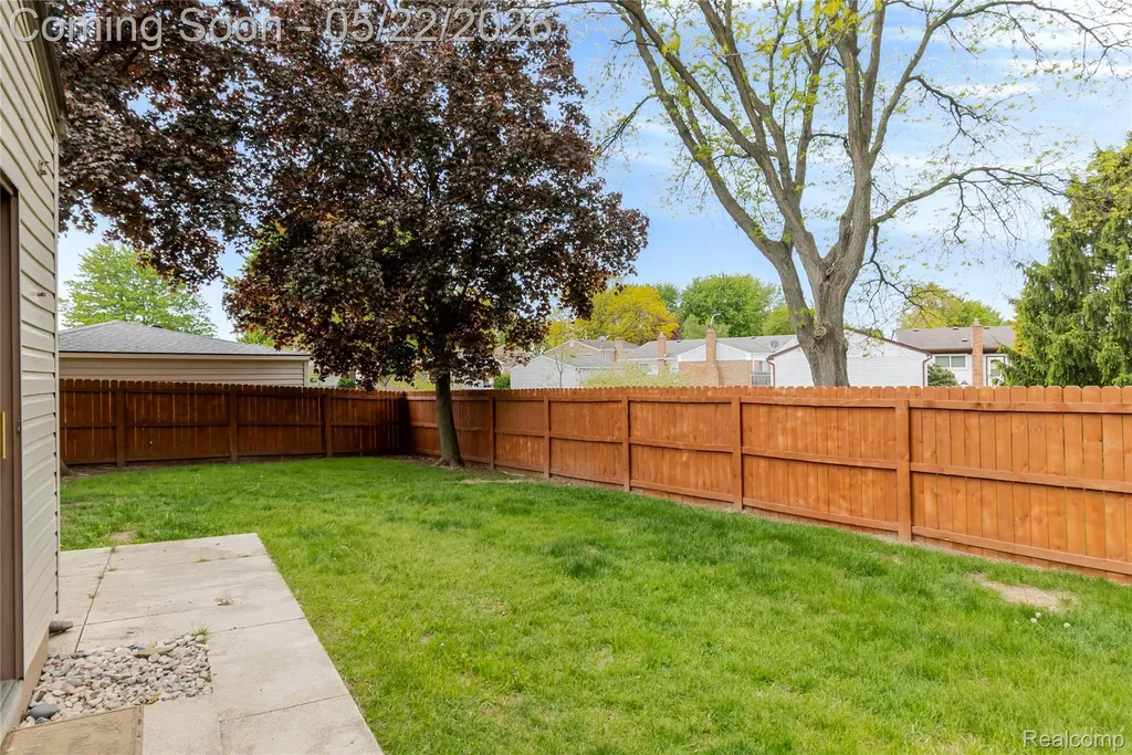 32373 Hampton Court Fraser City MI 48026