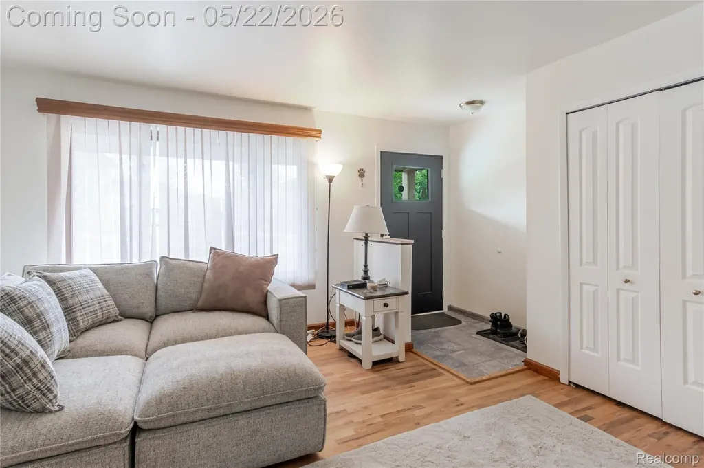 32373 Hampton Court Fraser City MI 48026