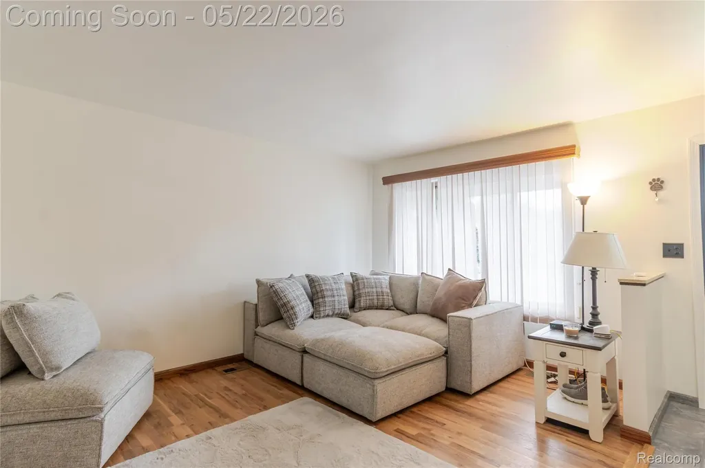 32373 Hampton Court Fraser City MI 48026