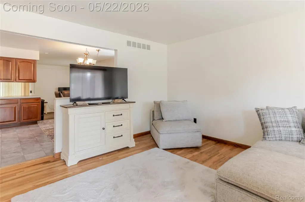 32373 Hampton Court Fraser City MI 48026
