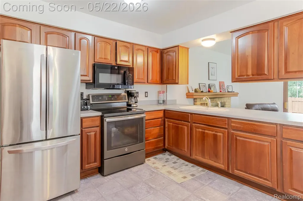 32373 Hampton Court Fraser City MI 48026