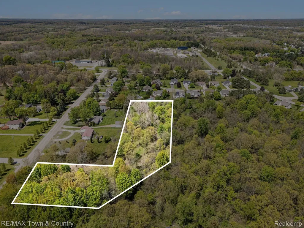 15127 Hogan Road Fenton Charter Township MI 48451