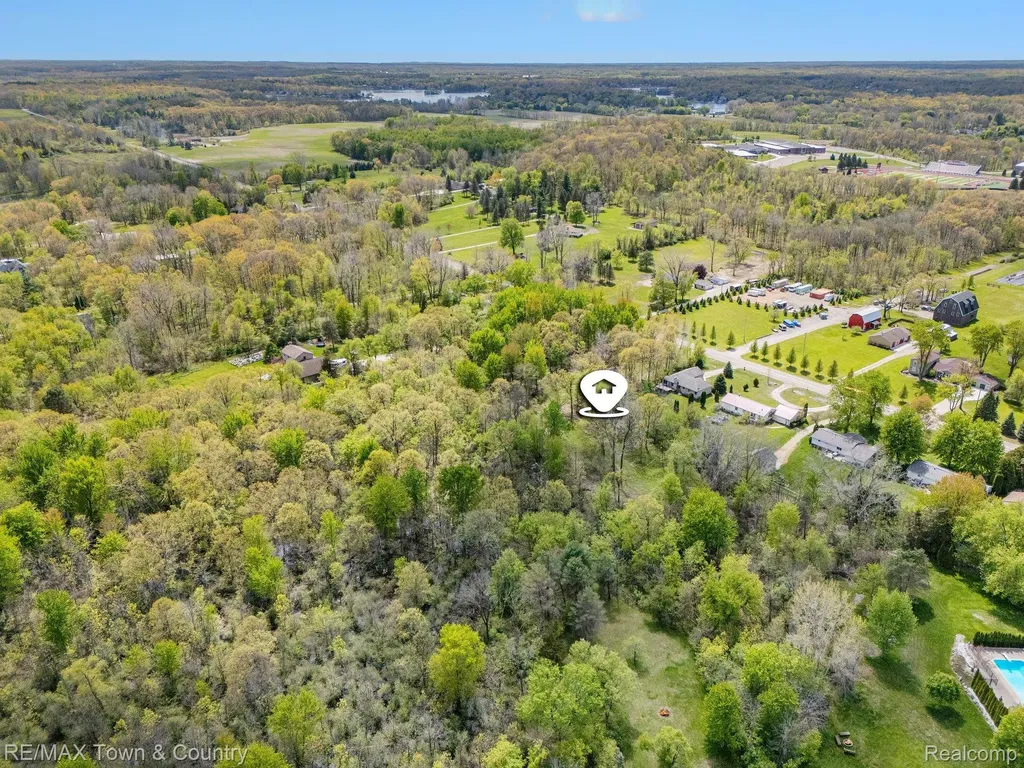 15127 Hogan Road Fenton Charter Township MI 48451