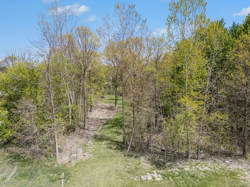 15127 Hogan Road Fenton Charter Township MI 48451
