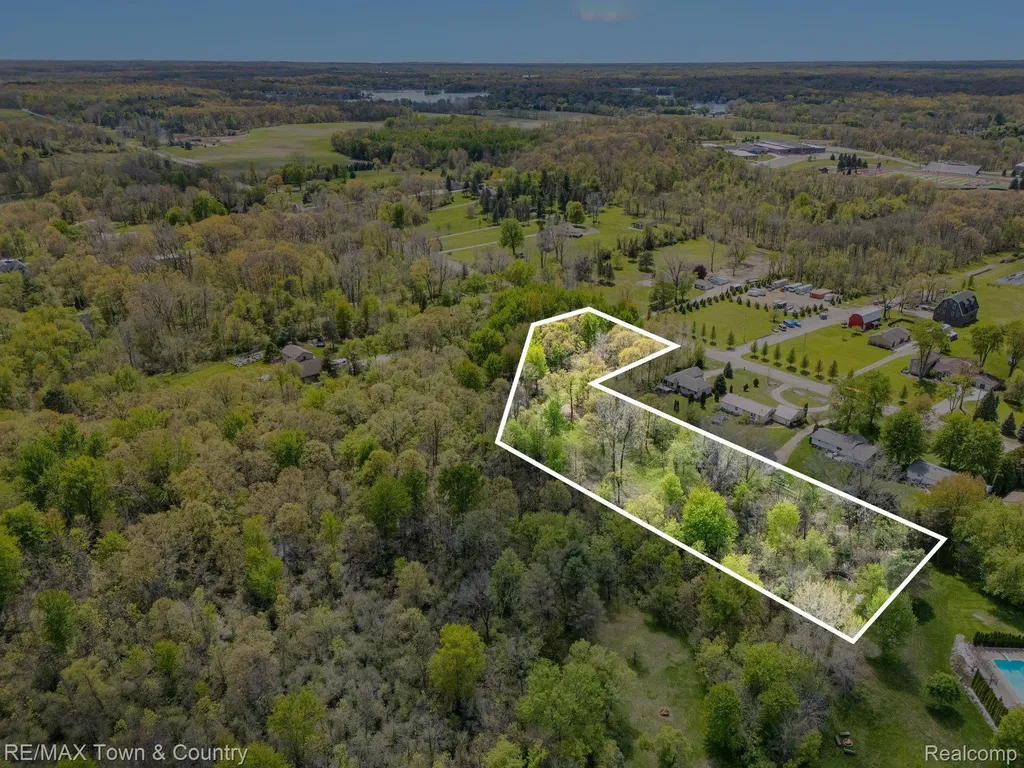 15127 Hogan Road Fenton Charter Township MI 48451