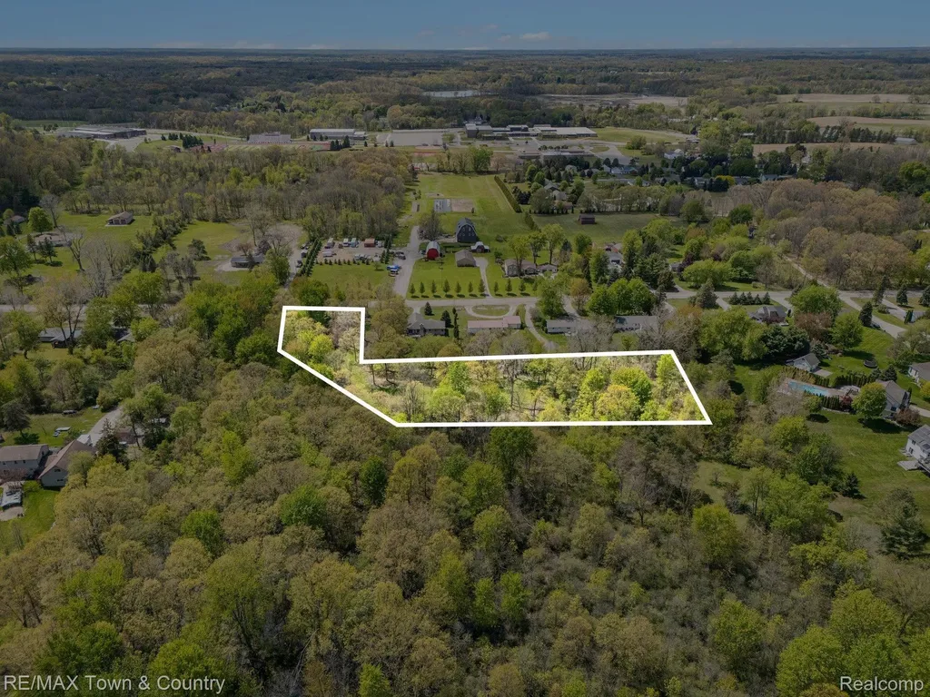 15127 Hogan Road Fenton Charter Township MI 48451
