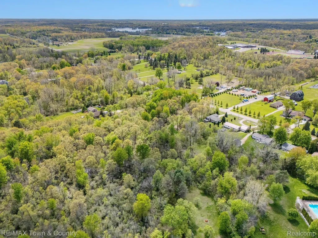 15127 Hogan Road Fenton Charter Township MI 48451