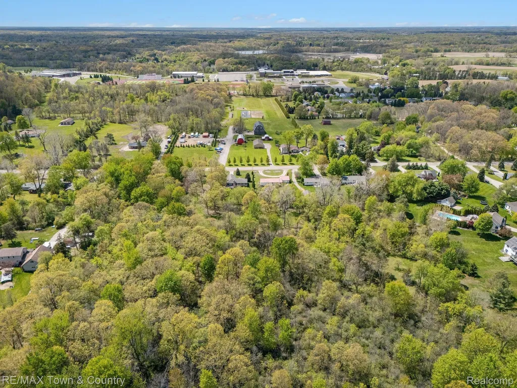 15127 Hogan Road Fenton Charter Township MI 48451