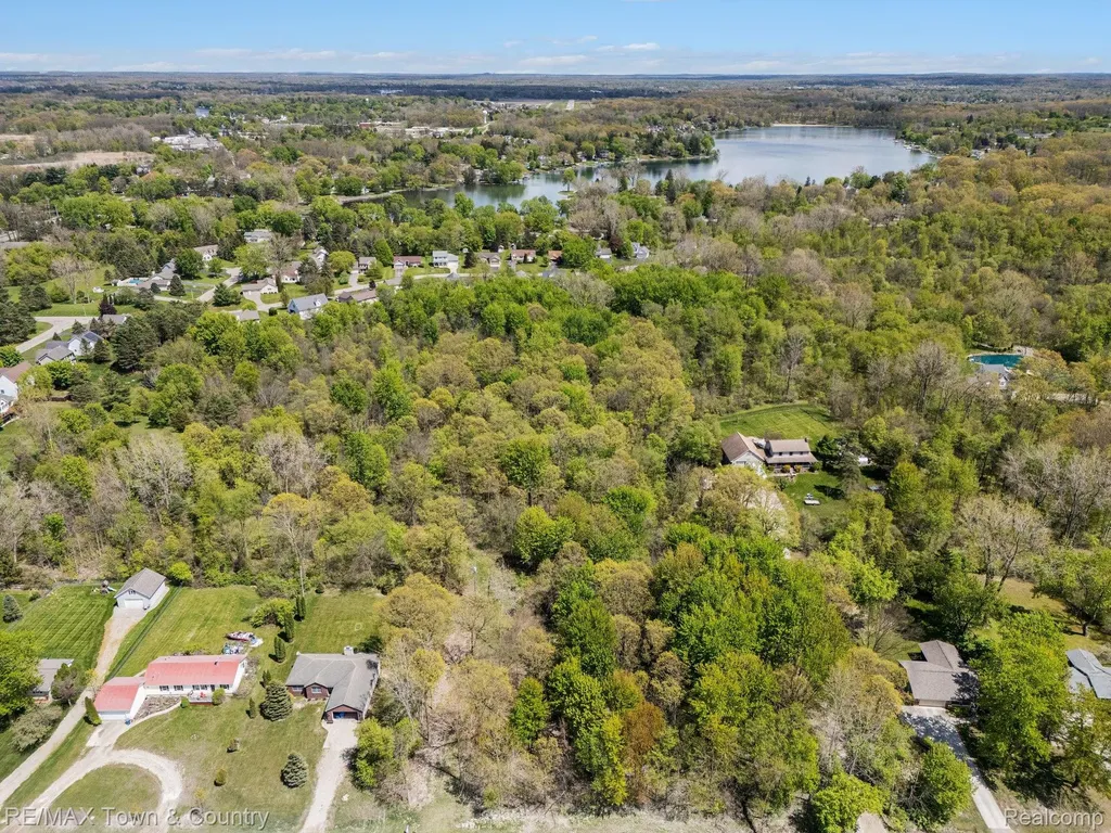15127 Hogan Road Fenton Charter Township MI 48451