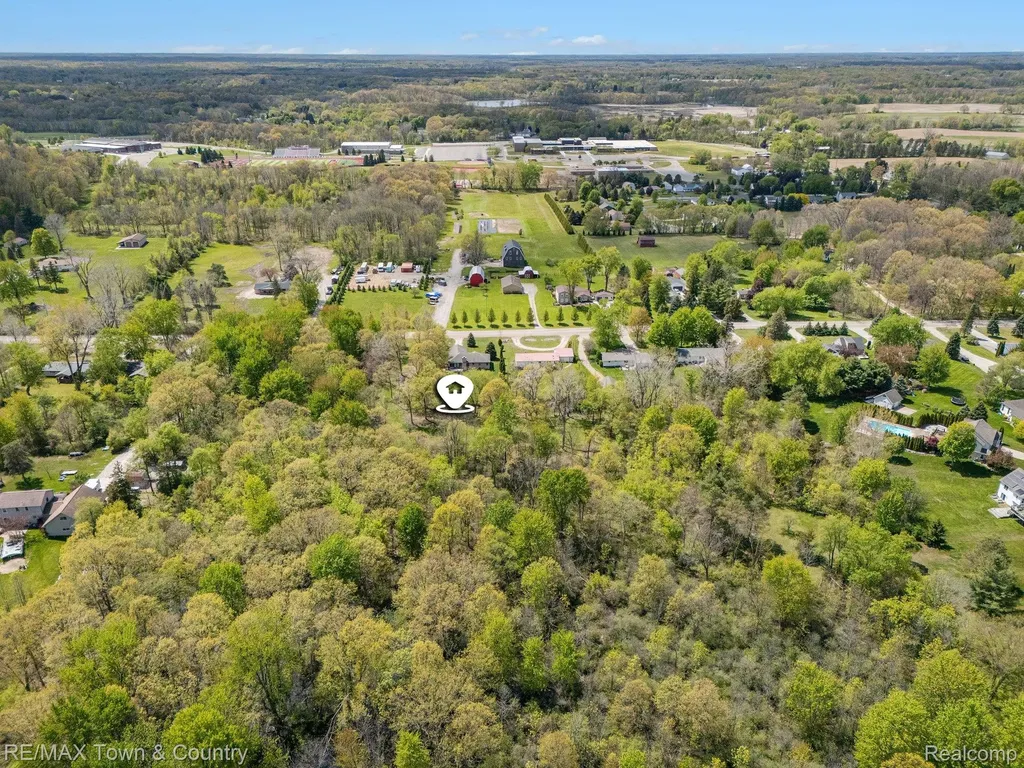 15127 Hogan Road Fenton Charter Township MI 48451