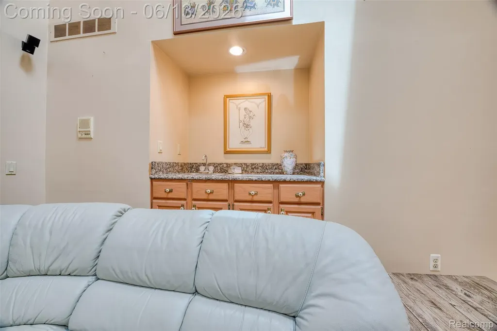 29342 Strathmore Drive Farmington Hills City MI 48331
