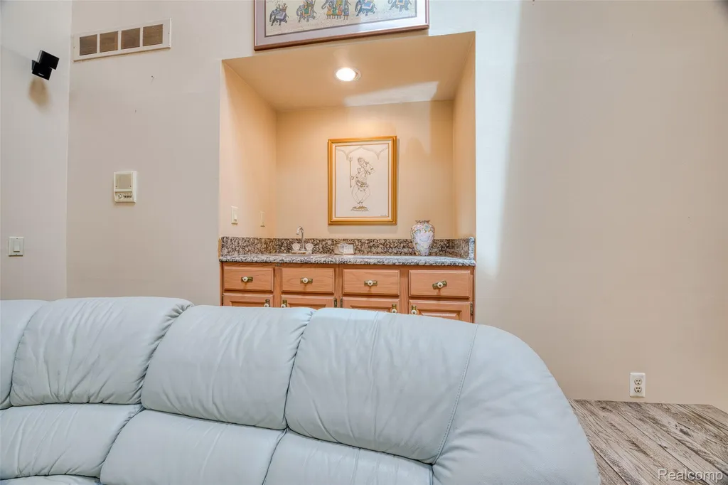 29342 Strathmore Drive Farmington Hills City MI 48331