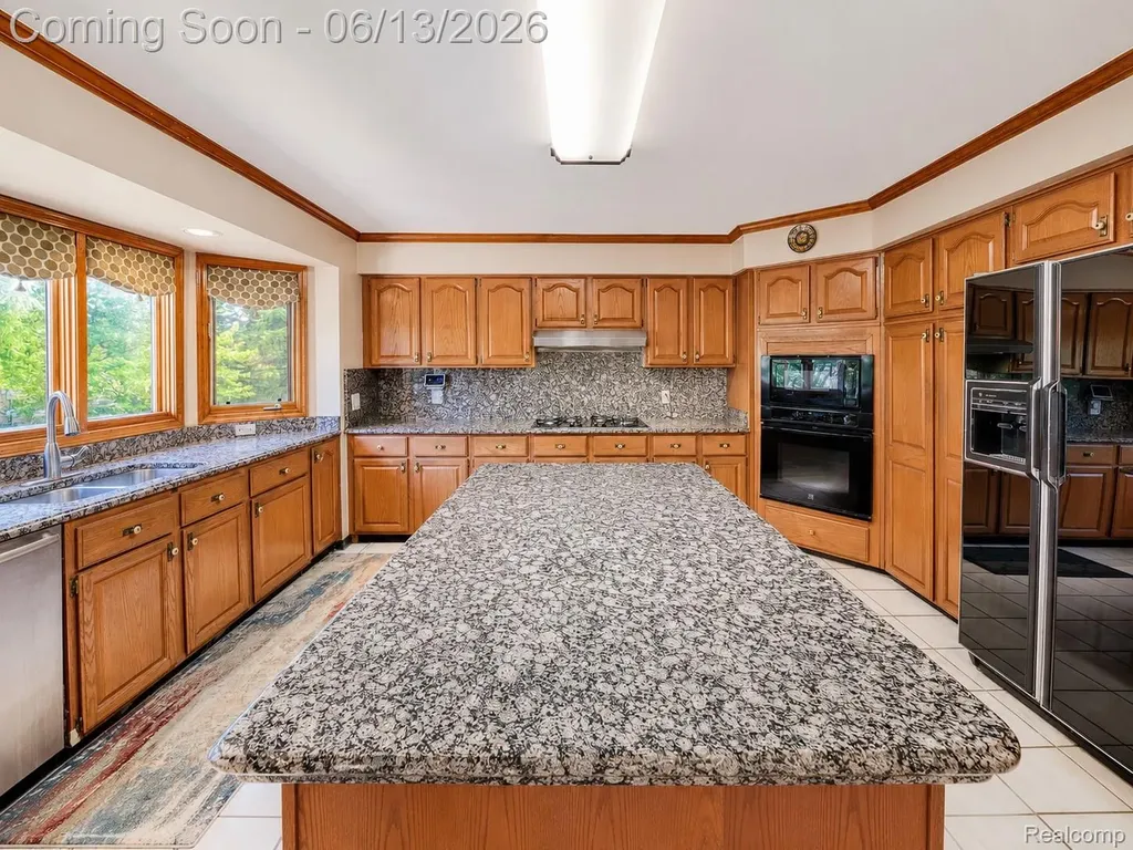 29342 Strathmore Drive Farmington Hills City MI 48331