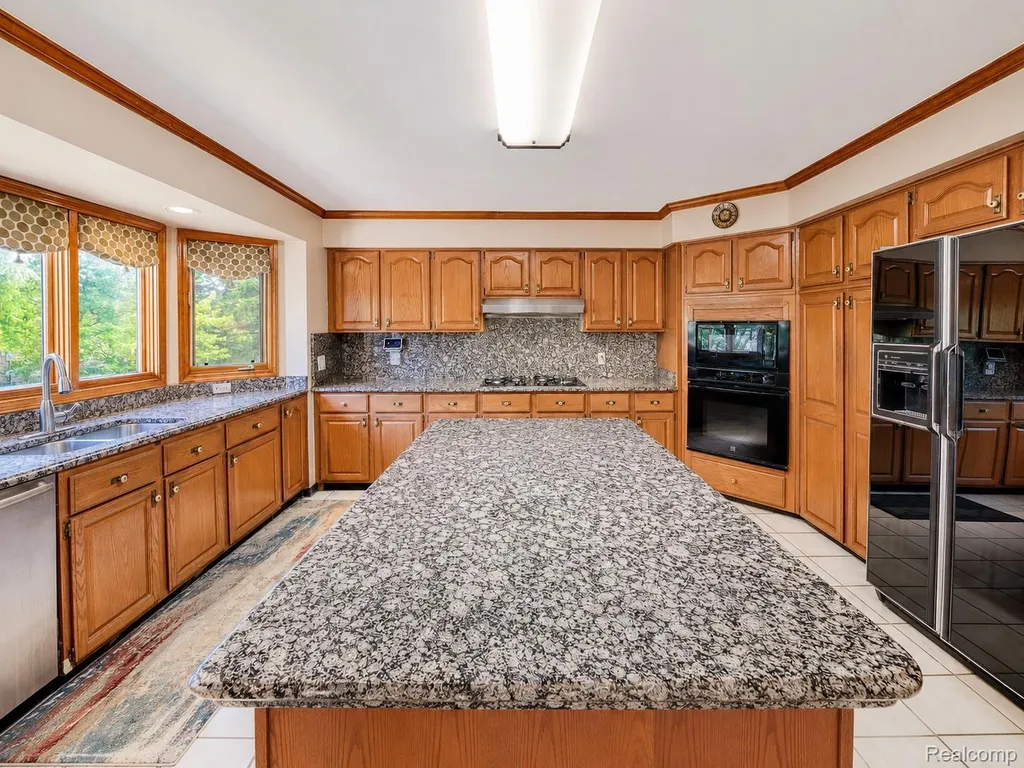 29342 Strathmore Drive Farmington Hills City MI 48331