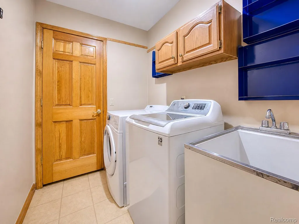 29342 Strathmore Drive Farmington Hills City MI 48331