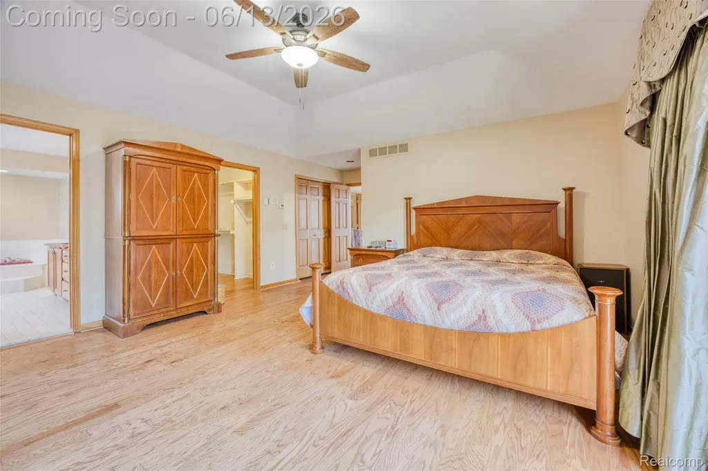 29342 Strathmore Drive Farmington Hills City MI 48331
