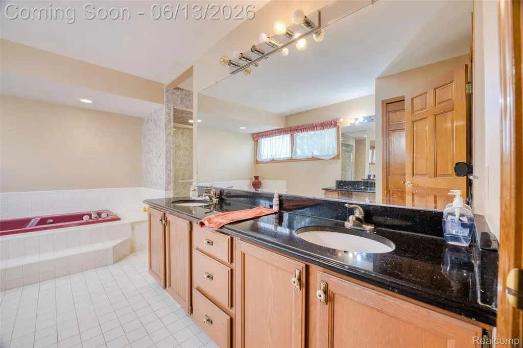 29342 Strathmore Drive Farmington Hills City MI 48331
