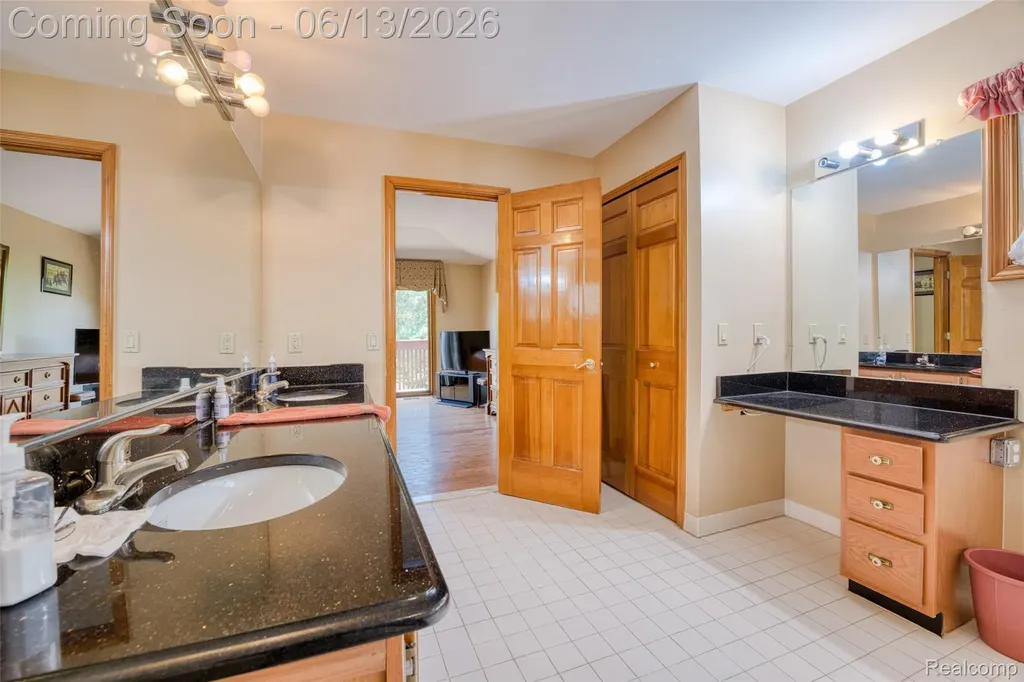 29342 Strathmore Drive Farmington Hills City MI 48331